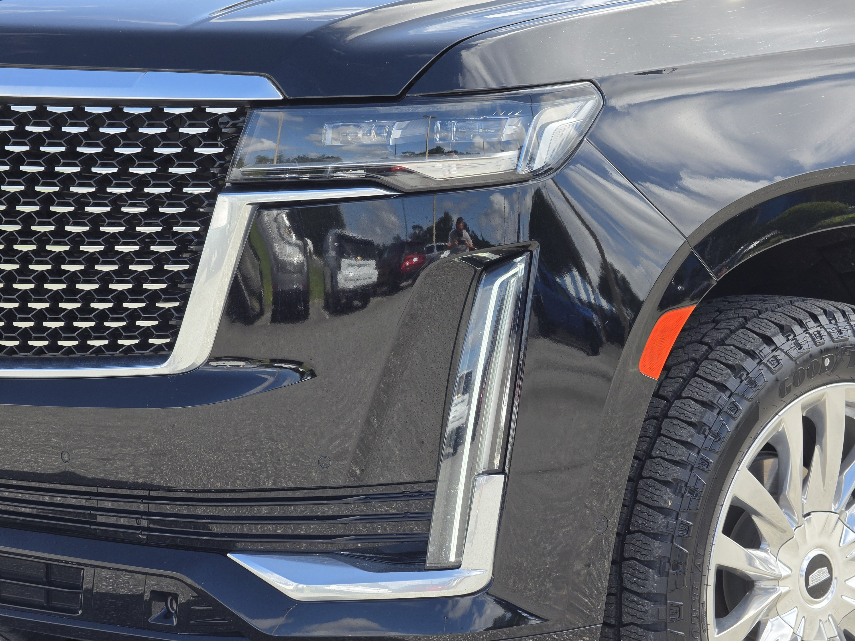 Used 2023 Cadillac Escalade ESV Premium Luxury w/ Performance Package AWD/4WD image 40