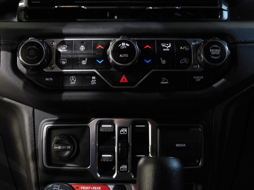 Used 2024 Jeep Wrangler Unlimited Rubicon w/ Technology Group AWD/4WD image 46