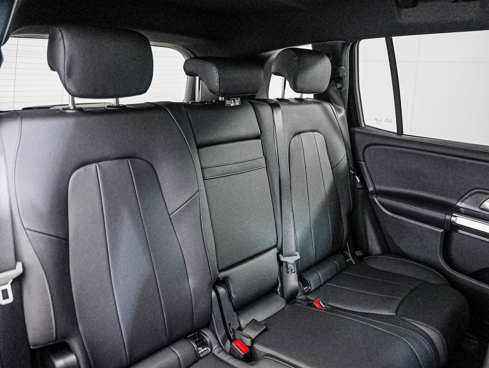 New 2025 Mercedes-Benz GLB 250 4MATIC image 13