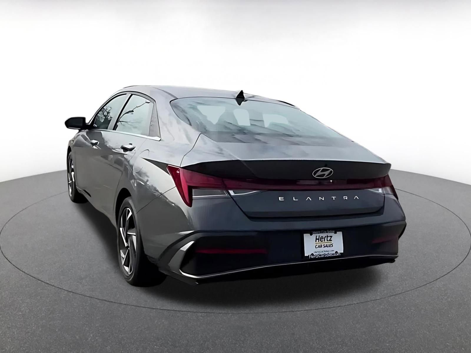 Used 2025 Hyundai Elantra SEL image 11