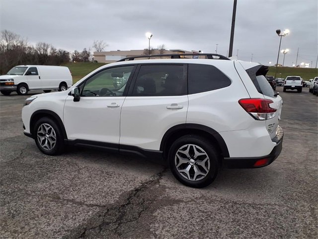 Used 2022 Subaru Forester Premium image 18