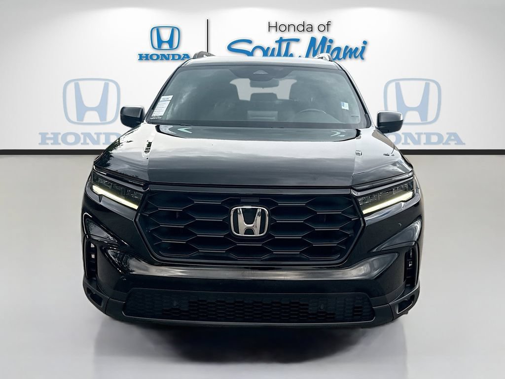 Used 2025 Honda Pilot Sport image 2
