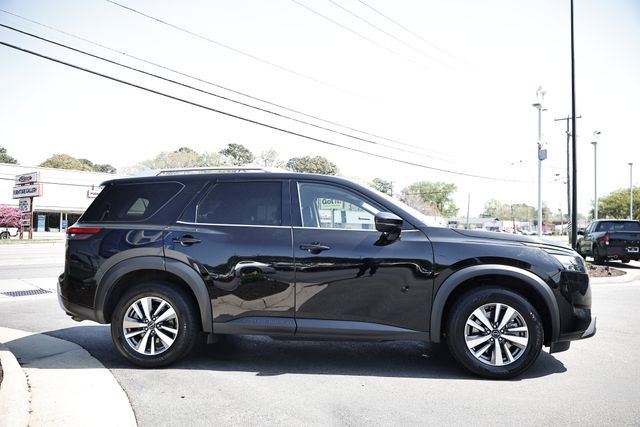 Used 2025 Nissan Pathfinder SL image 11