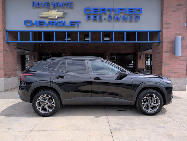 Used 2024 Chevrolet Trax LT w/ Driver Confidence Package FWD image 9
