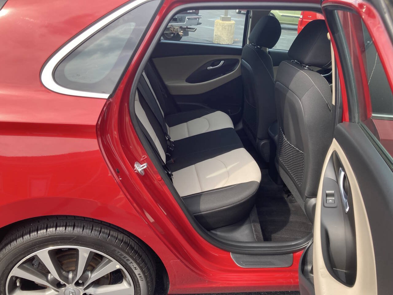 Used 2020 Hyundai Elantra GT FWD image 23