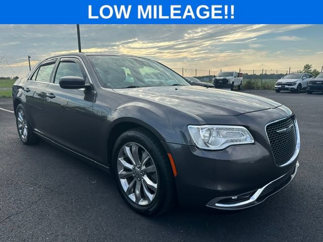Used 2015 Chrysler 300 Limited w/ Driver Convenience Group AWD/4WD image 1