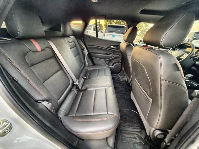 Certified 2025 Chevrolet Trax RS w/ Sunroof Package FWD image 25