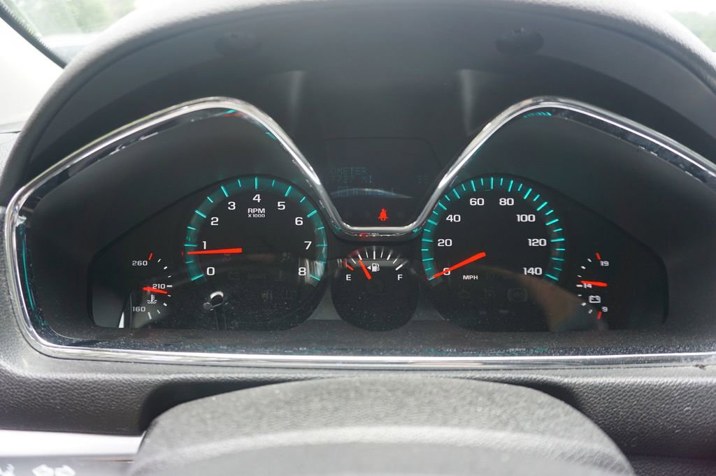 Used 2015 Chevrolet Traverse LT w/ LPO, 'HIT The Road' Package FWD image 6