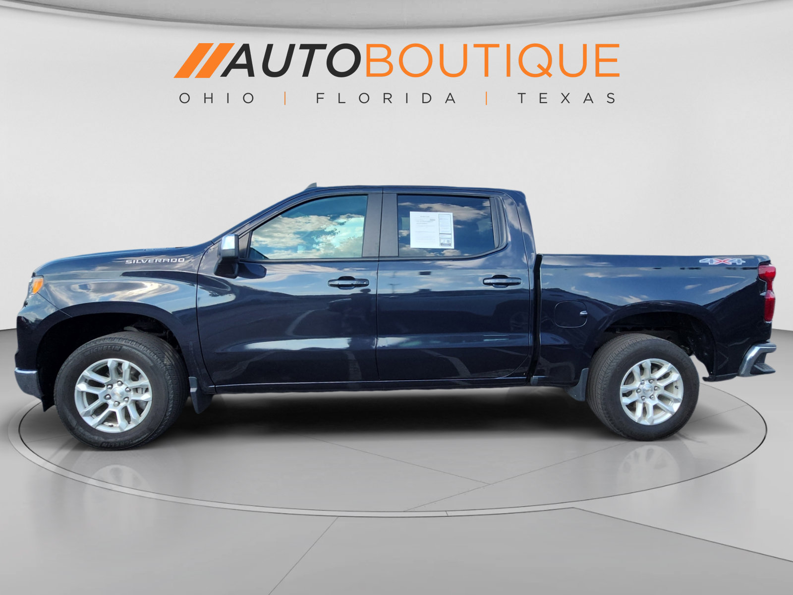 Used 2024 Chevrolet Silverado 1500 LT AWD/4WD image 2