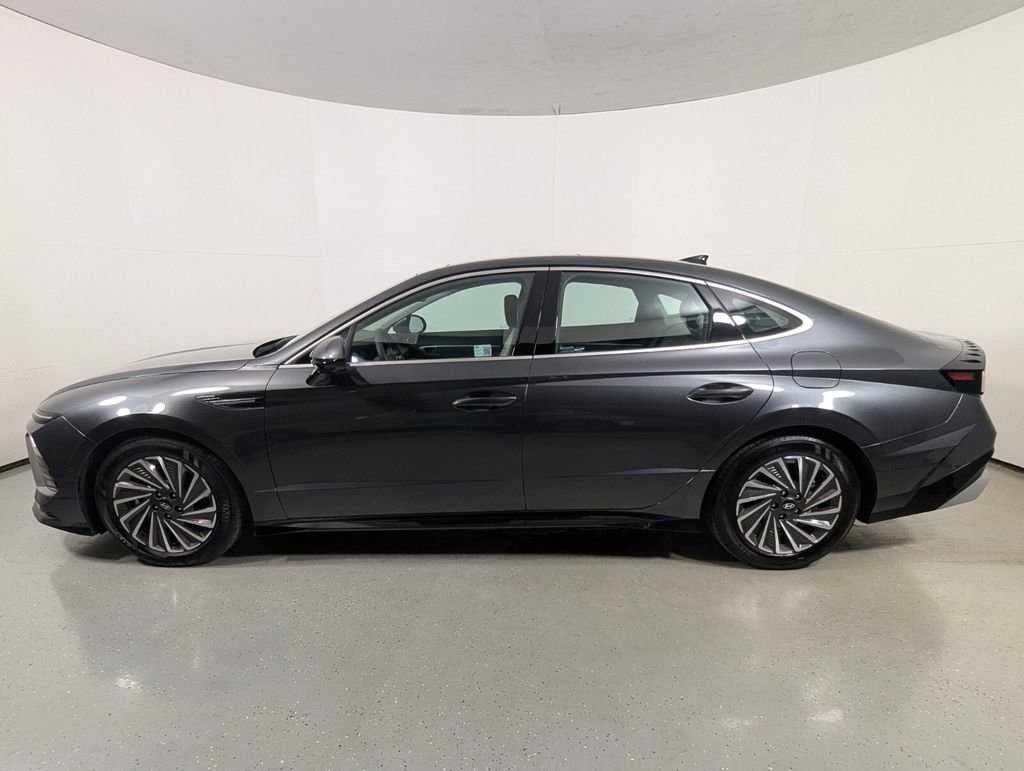 Certified 2025 Hyundai Sonata Limited image 4
