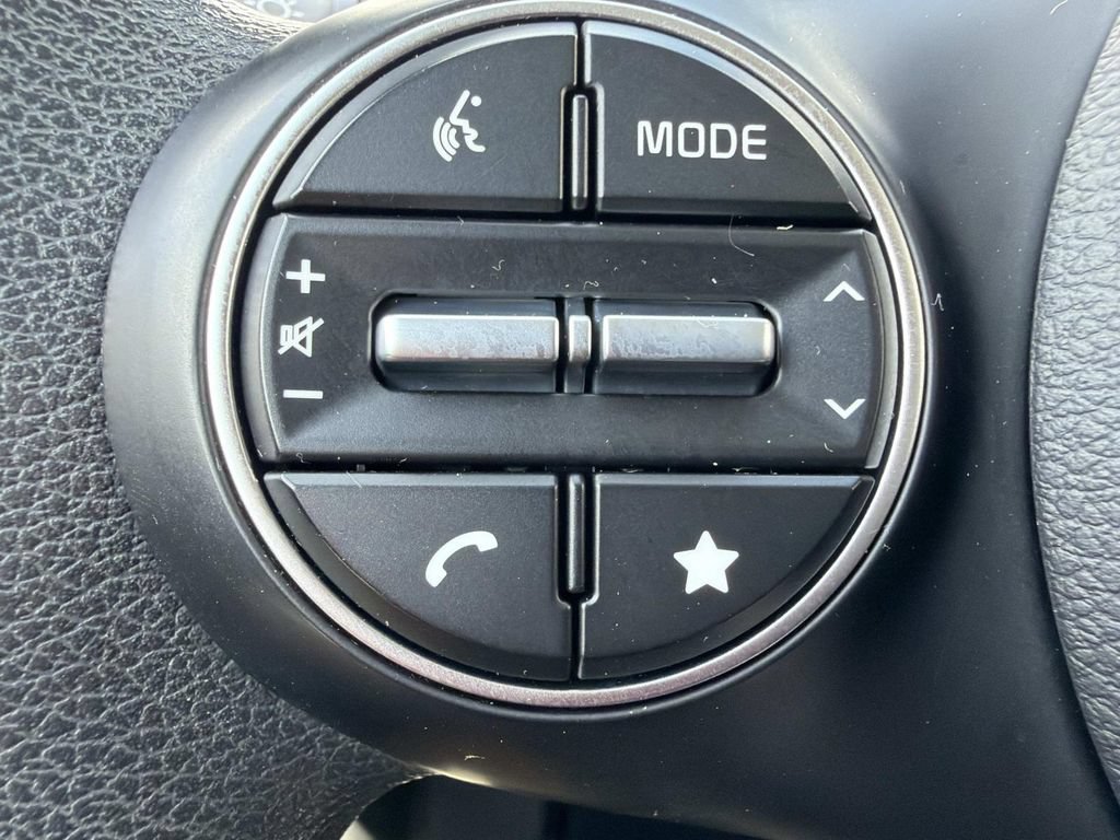 Used 2025 Kia Soul LX w/ LX Technology Package FWD image 18