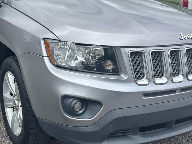 Used 2016 Jeep Compass Latitude FWD image 11