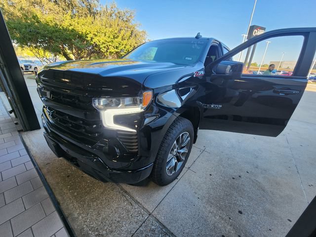 Used 2025 Chevrolet Silverado 1500 RST AWD/4WD image 3