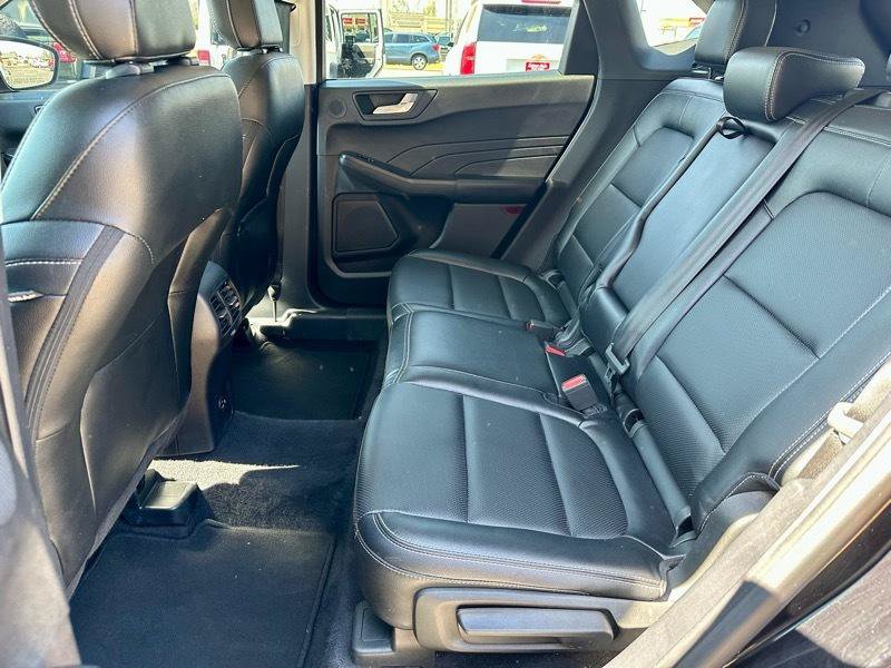 Used 2022 Ford Escape SEL w/ Technology Package FWD image 9