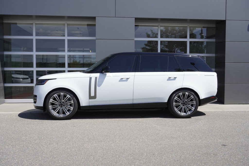 New 2026 Land Rover Range Rover Long Wheelbase SE AWD/4WD image 8