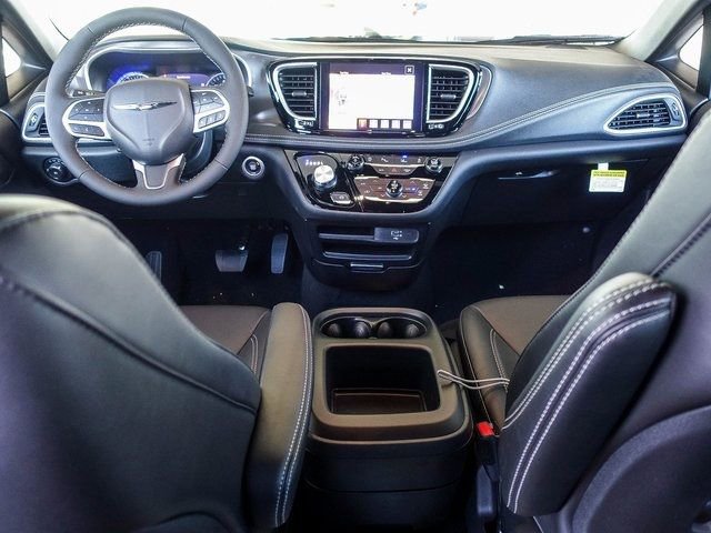 New 2026 Chrysler Pacifica Select image 30