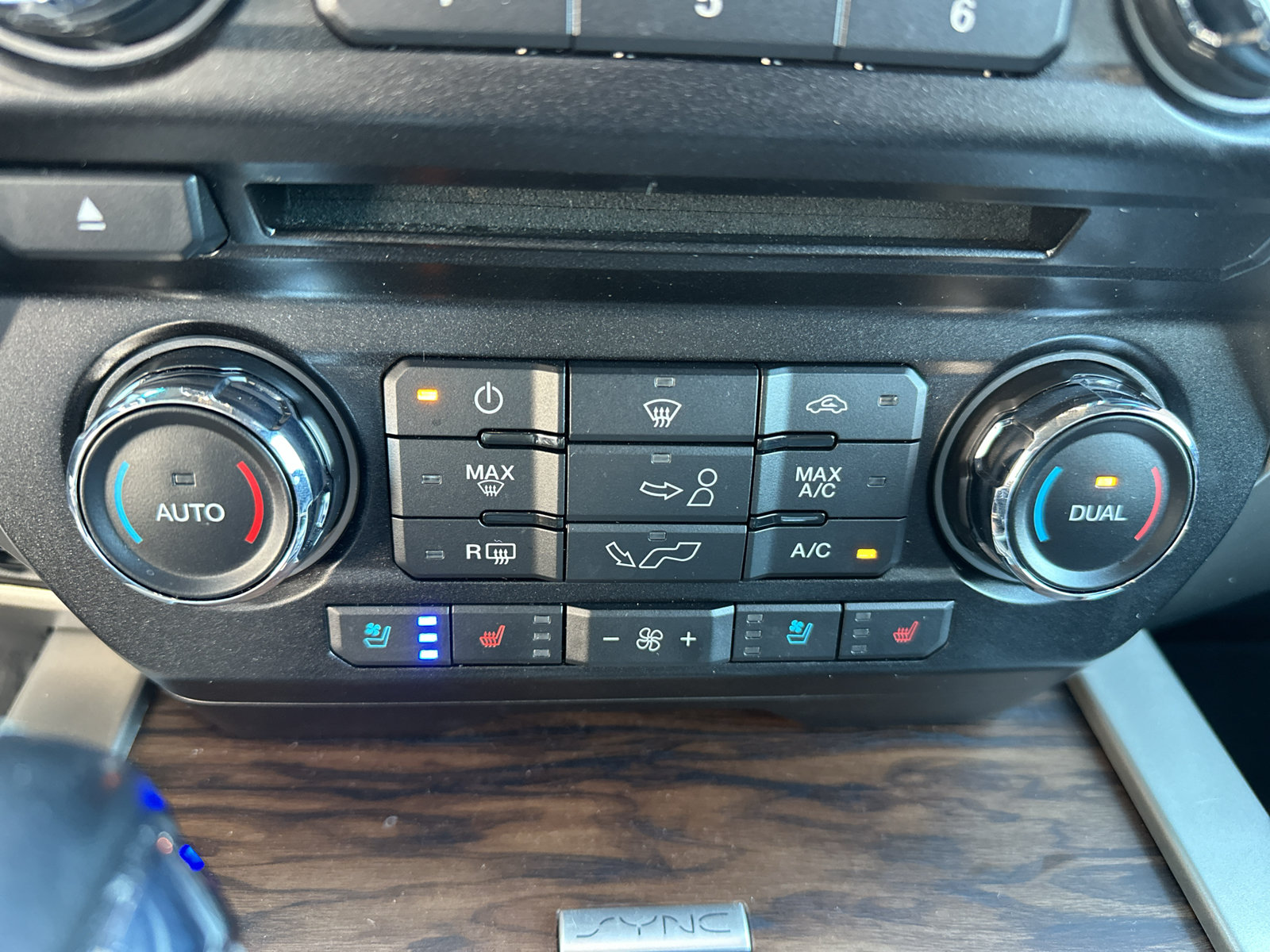Used 2018 Ford F150 Lariat w/ Max Trailer Tow Package AWD/4WD image 26