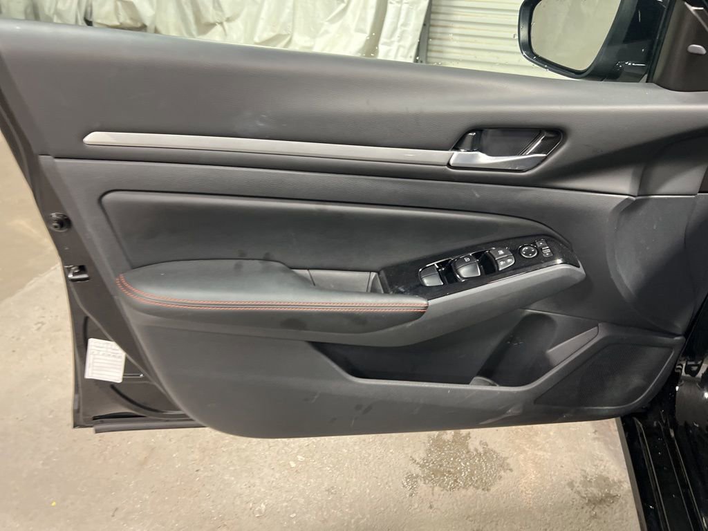 Used 2025 Nissan Altima 2.5 SR image 21