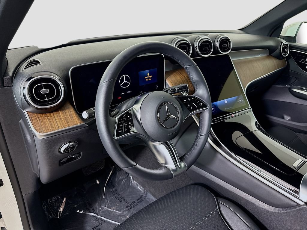 Used 2025 Mercedes-Benz GLC 300 4MATIC image 9