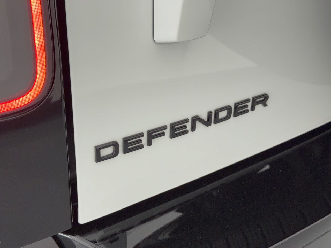 New 2026 Land Rover Defender 110 X-Dynamic SE AWD/4WD image 28
