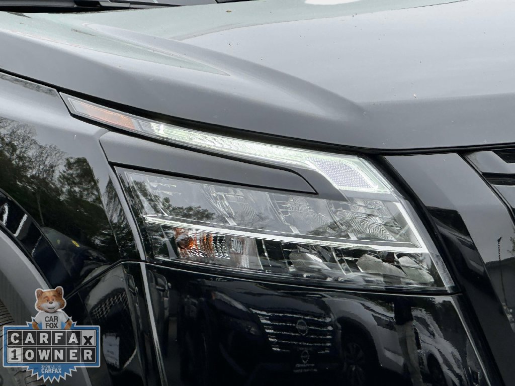 Used 2023 Nissan Pathfinder Platinum w/ Black Appearance Package AWD/4WD image 12