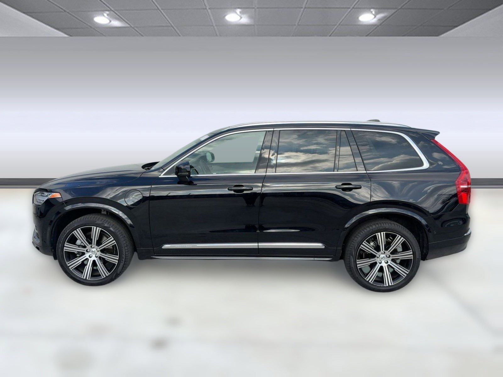 Certified 2024 Volvo XC90 T8 Ultimate w/ Protection Package Premier image 2