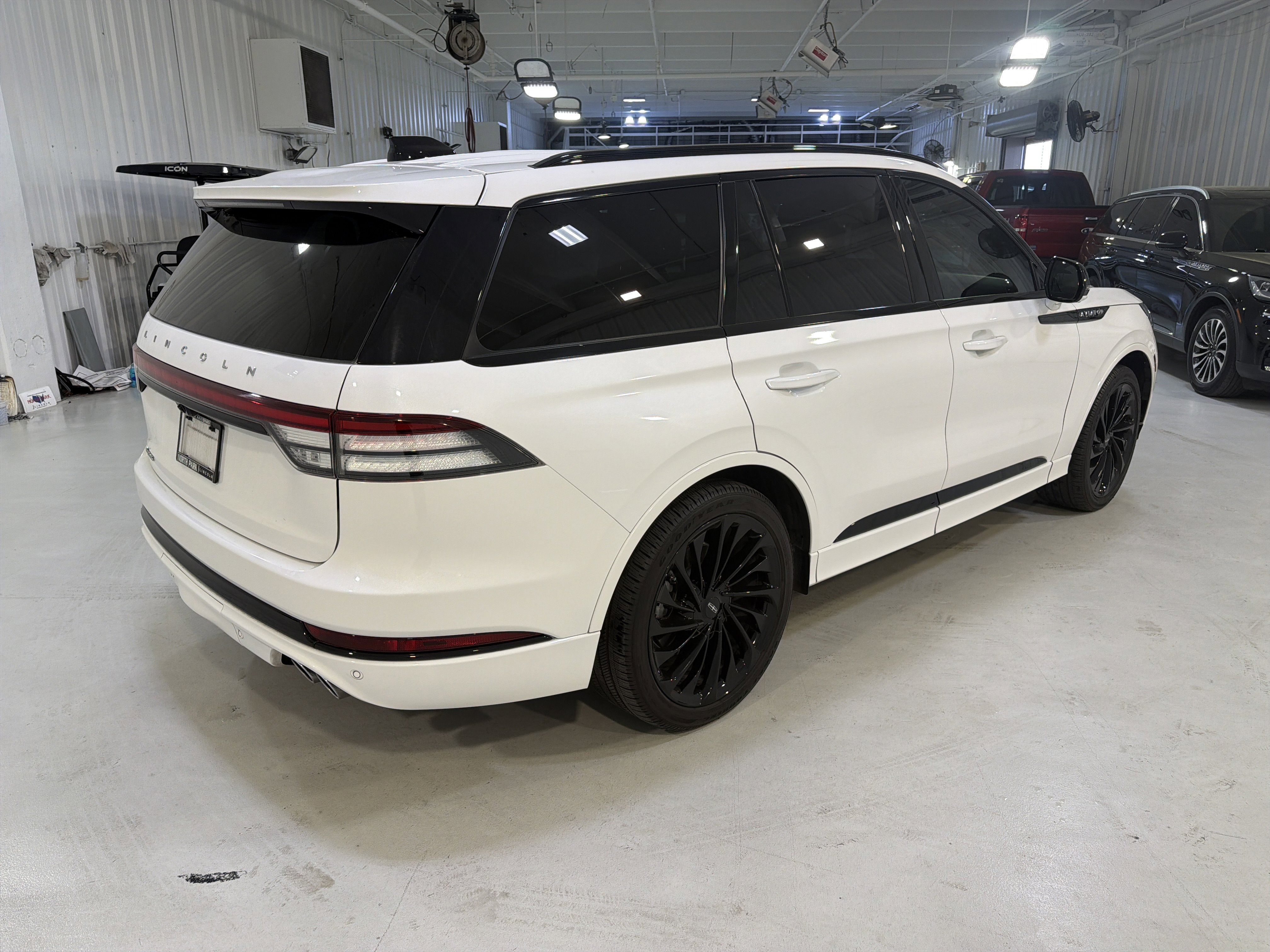 Used 2025 Lincoln Aviator Reserve w/ Luxury Package image 5
