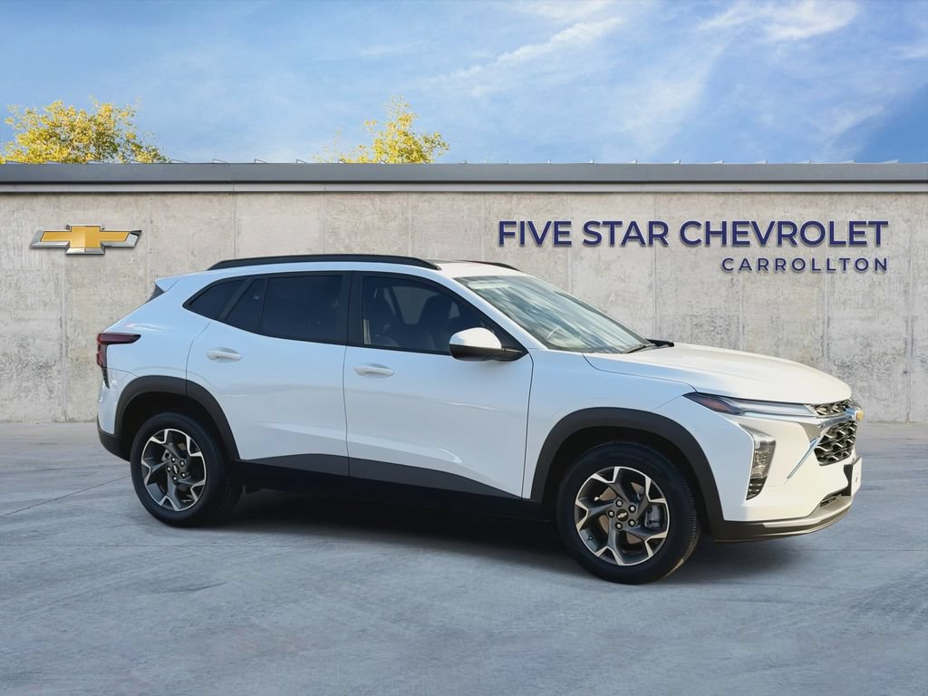 Used 2026 Chevrolet Trax LT w/ Sunroof Package FWD image 2