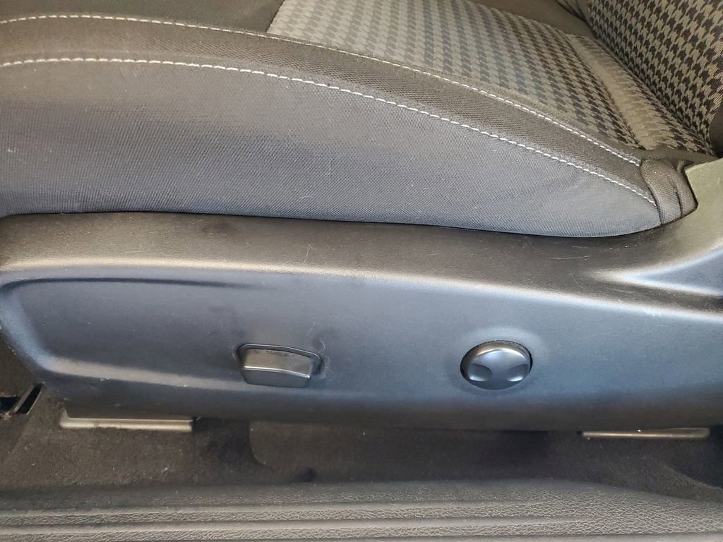 Used 2023 Dodge Challenger R/T image 7