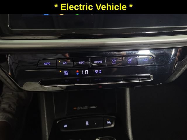Certified 2023 Chevrolet Bolt EUV LT w/ Driver Confidence Package FWD image 19