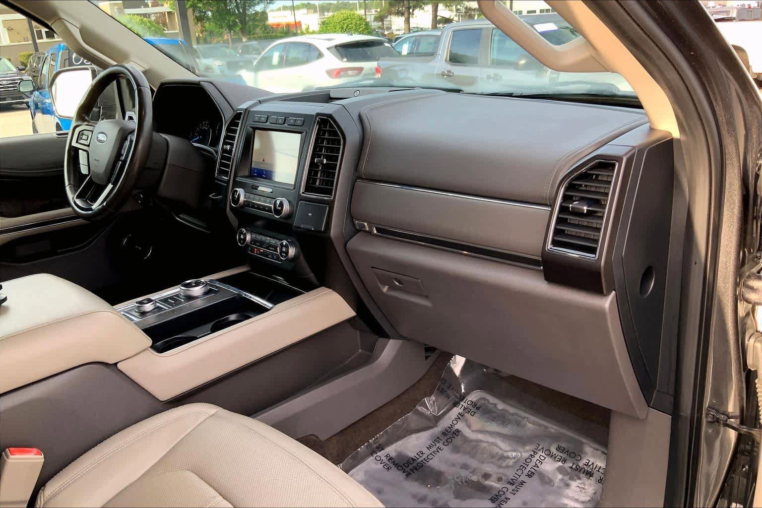 Used 2020 Ford Expedition Limited w/ Equipment Group 302A AWD/4WD image 18