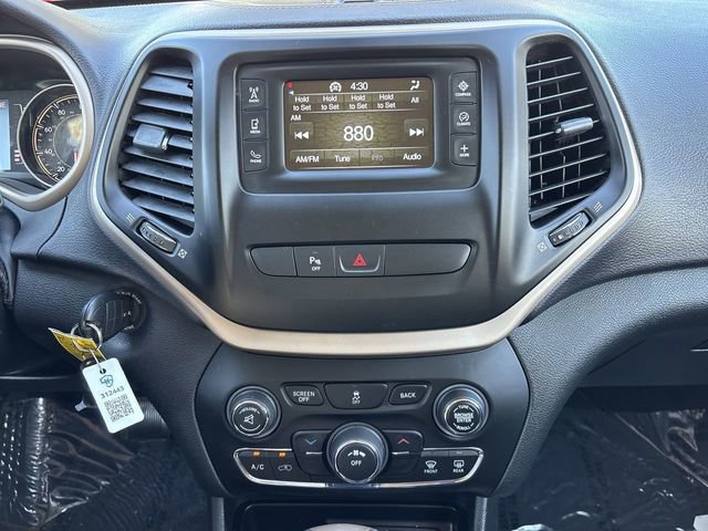 Used 2018 Jeep Cherokee Latitude w/ Safety Group image 22