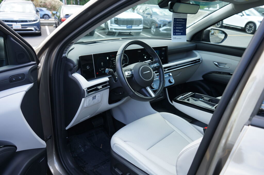 Certified 2025 Hyundai Tucson Limited AWD/4WD image 16