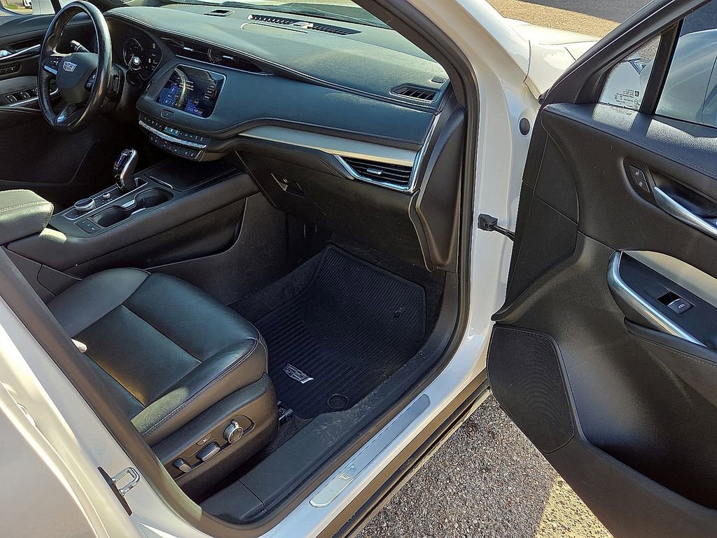 Used 2020 Cadillac XT4 Premium Luxury image 12