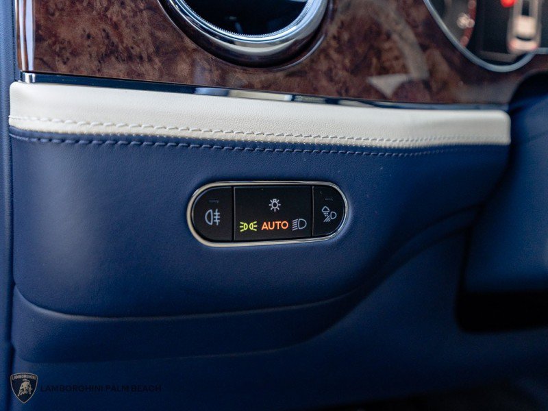 Used 2026 Bentley Bentayga Extended Wheelbase AWD/4WD image 42