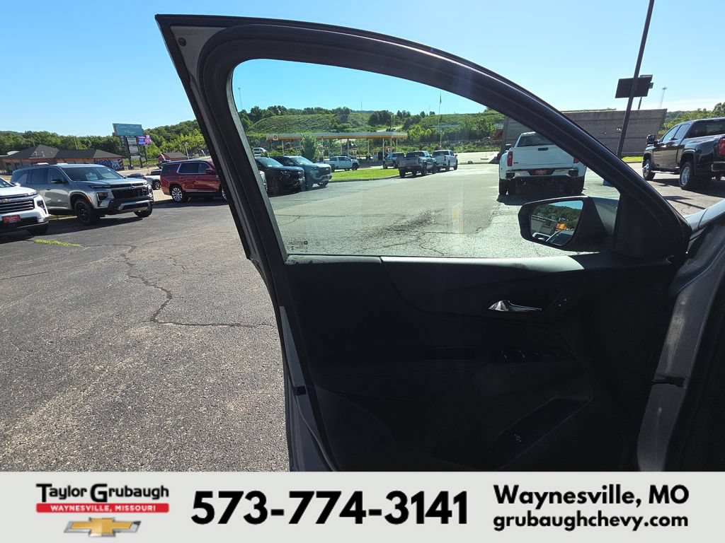 Used 2024 Chevrolet Equinox RS w/ RS Leather Package AWD/4WD image 12