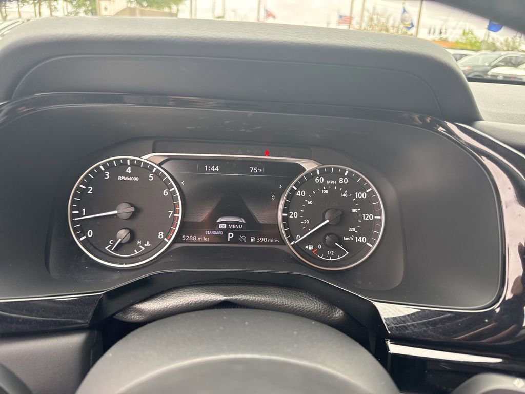 Used 2025 Nissan Pathfinder SL image 16