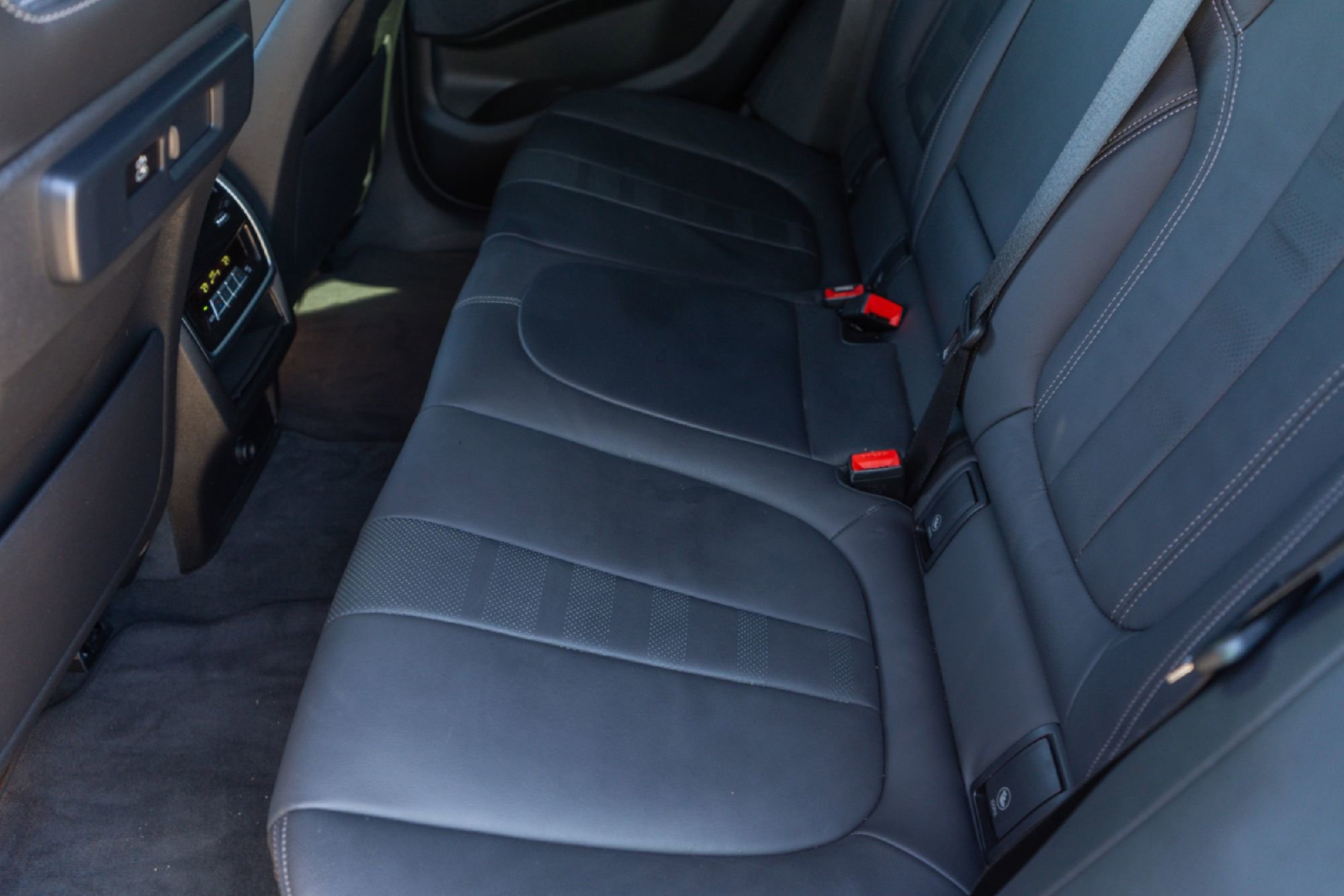 Used 2022 BMW X6 xDrive40i w/ Premium Package image 26