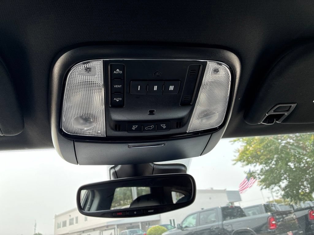 Used 2024 Dodge Durango R/T w/ Tow 'N Go Package AWD/4WD image 18