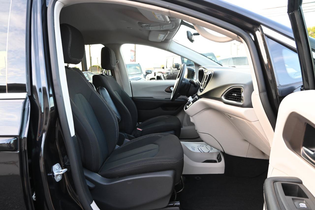 Used 2021 Chrysler Voyager LX FWD image 34
