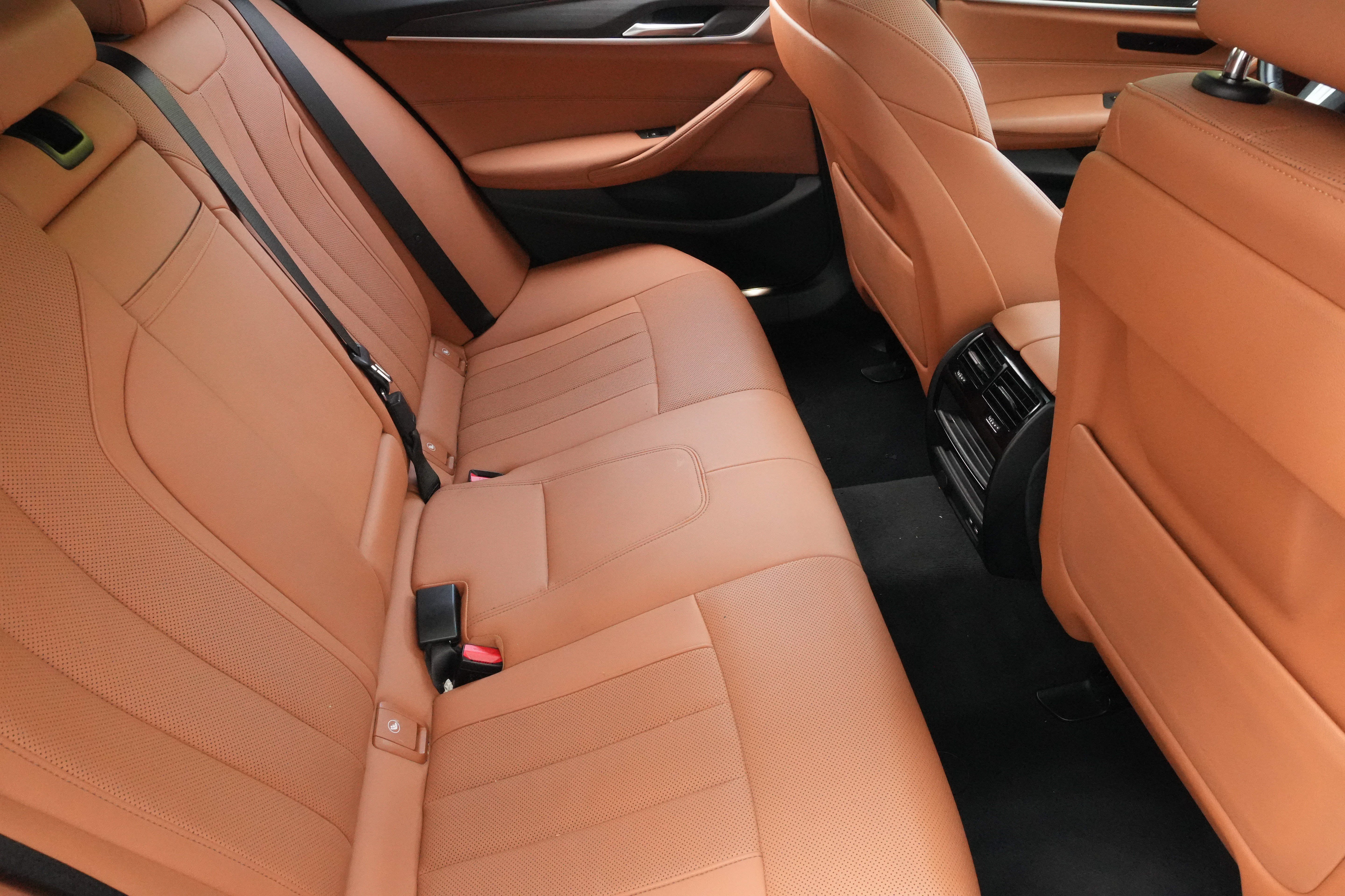 Used 2023 BMW 540i w/ M Sport Package RWD image 32