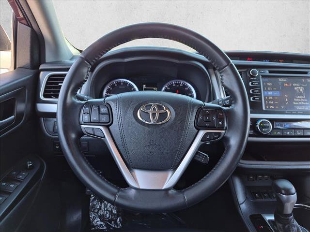 Used 2019 Toyota Highlander XLE AWD/4WD image 14
