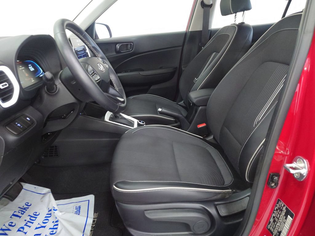 Certified 2023 Hyundai Venue Limited FWD image 10