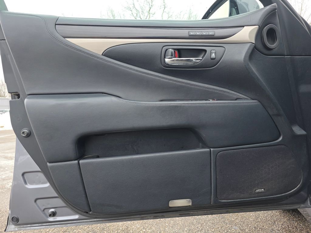 Used 2014 Lexus LS 460 AWD image 17