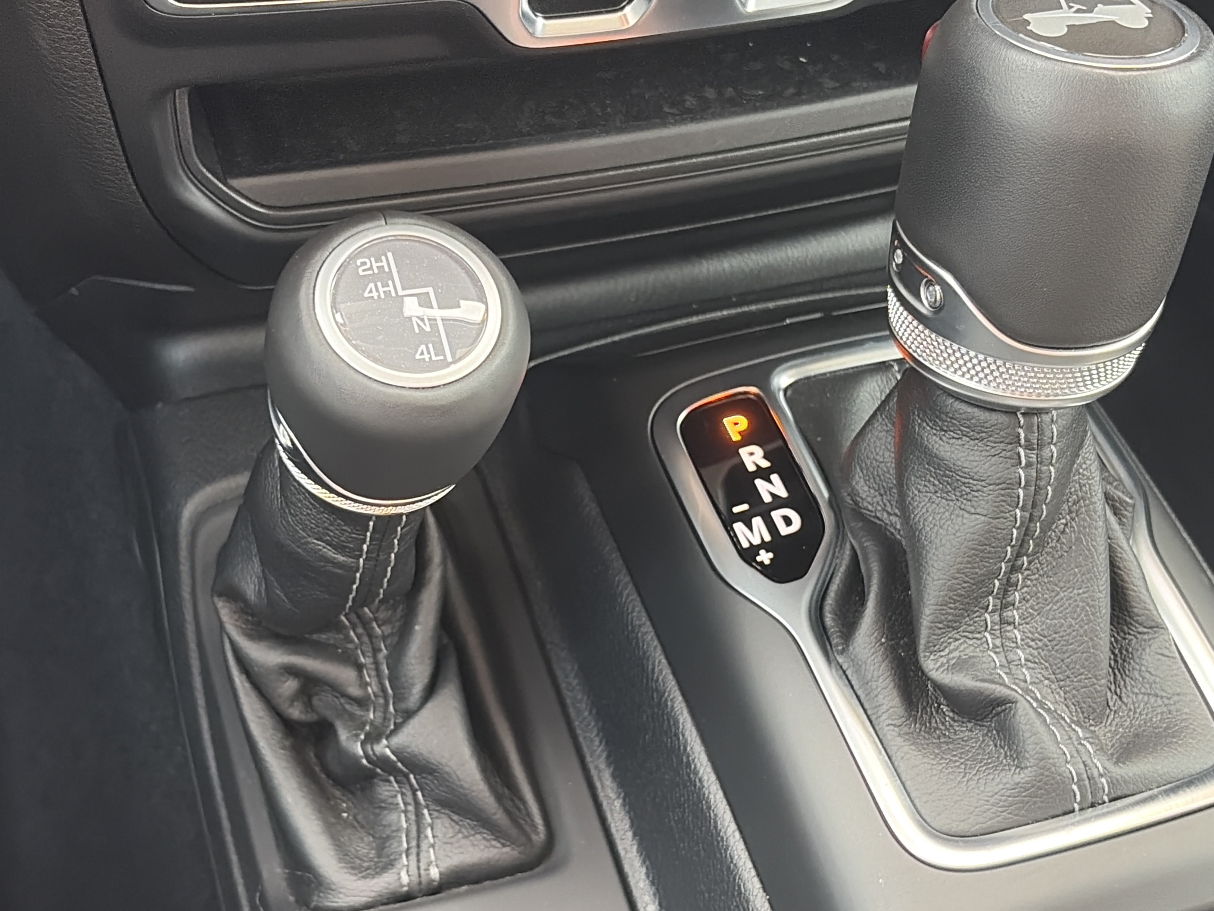 Used 2024 Jeep Wrangler Unlimited Sahara w/ Technology Group AWD/4WD image 33