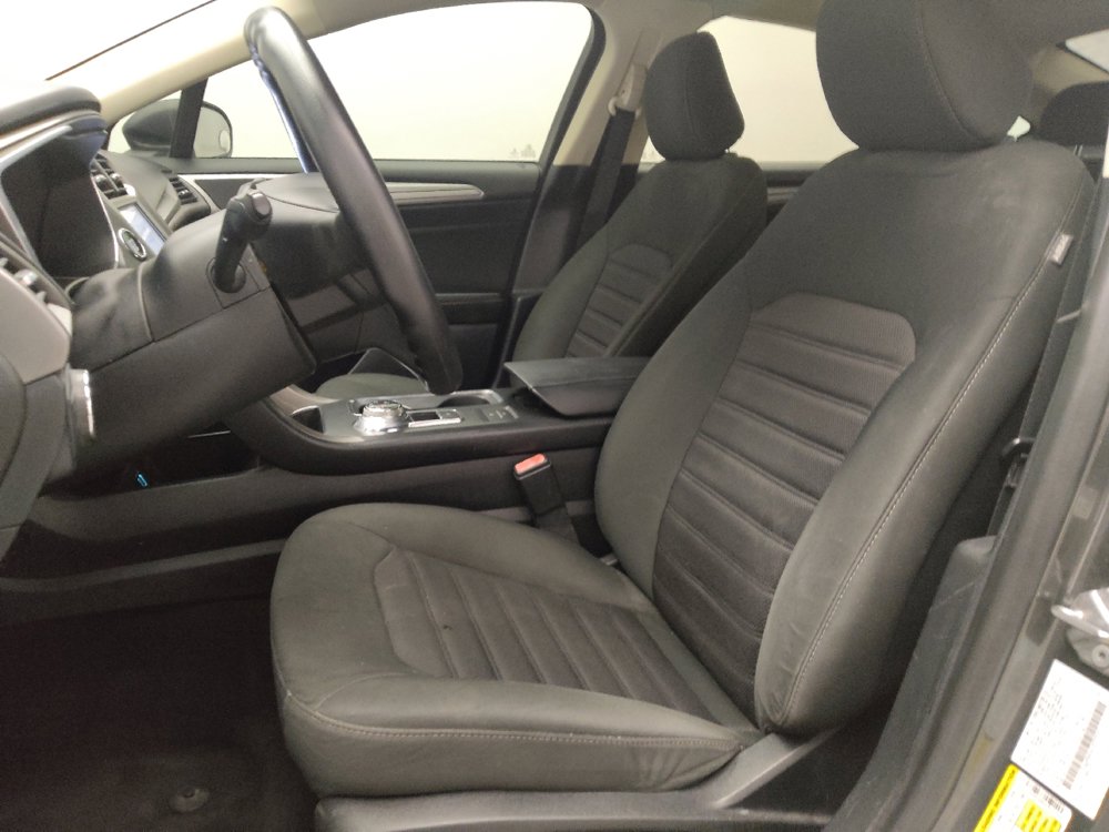 Used 2020 Ford Fusion SE FWD image 17