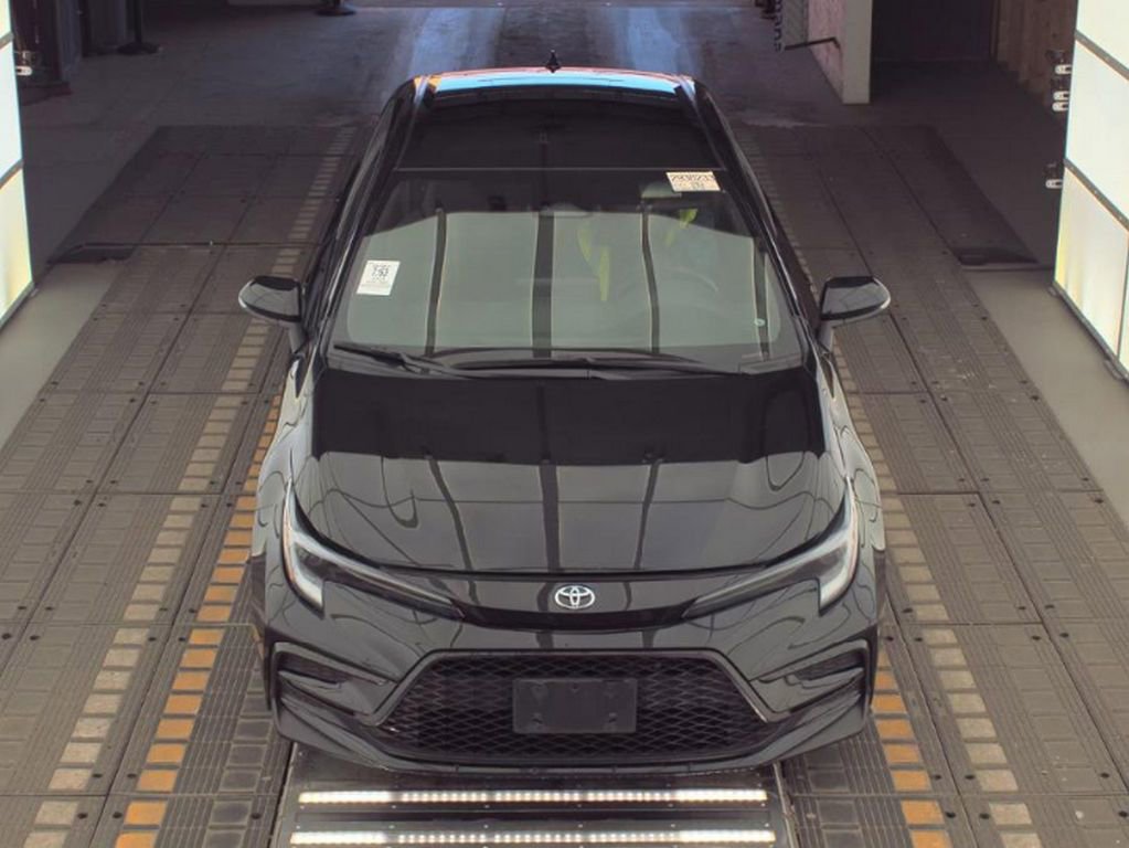 Used 2024 Toyota Corolla SE FWD image 2