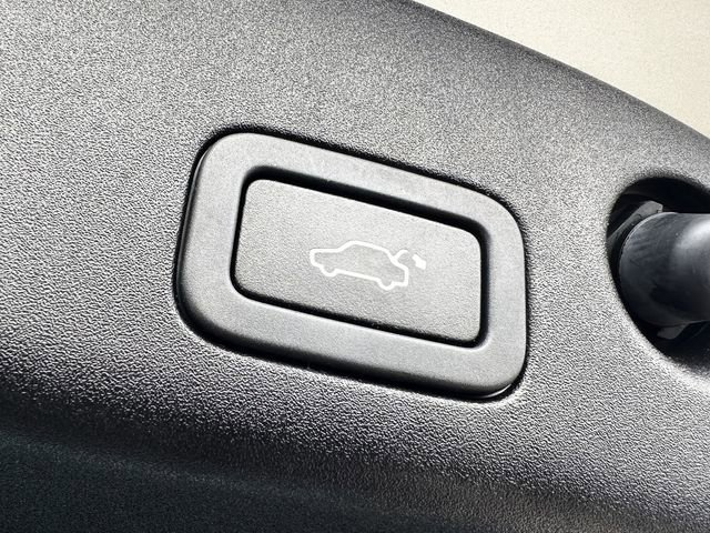 Used 2014 Jaguar XJ AWD image 36