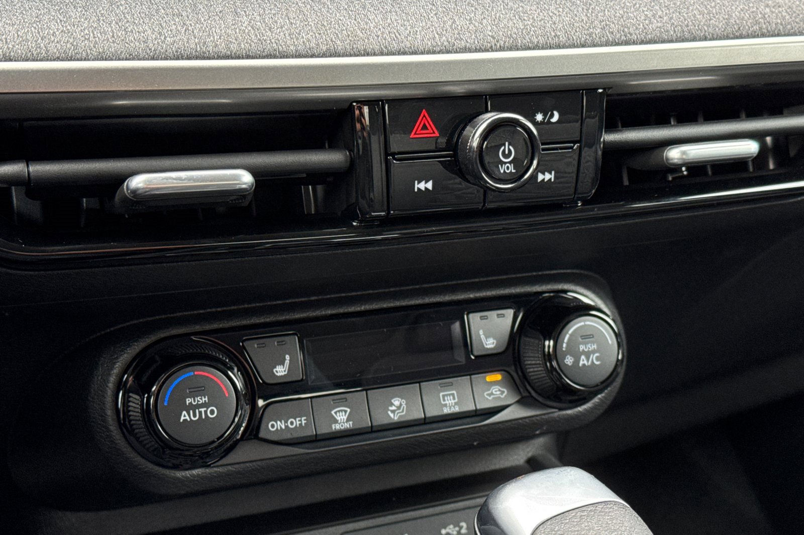 New 2026 Nissan Kicks SV w/ SV Premium Package image 17