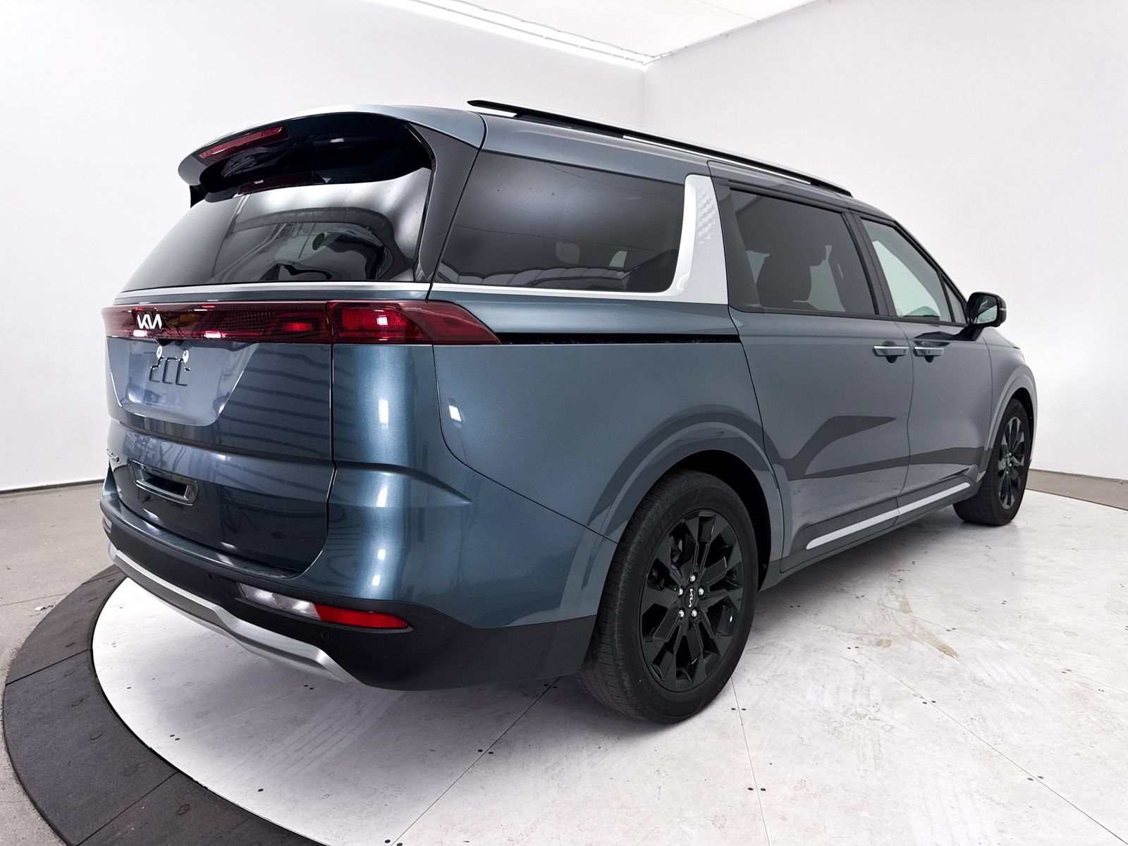 Used 2022 Kia Carnival SX FWD image 19